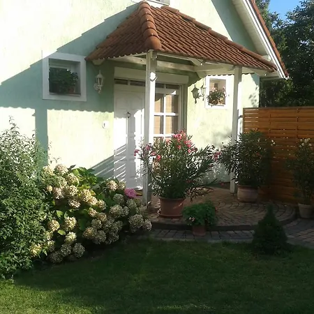 Apartment Pelso Balatonalmadi